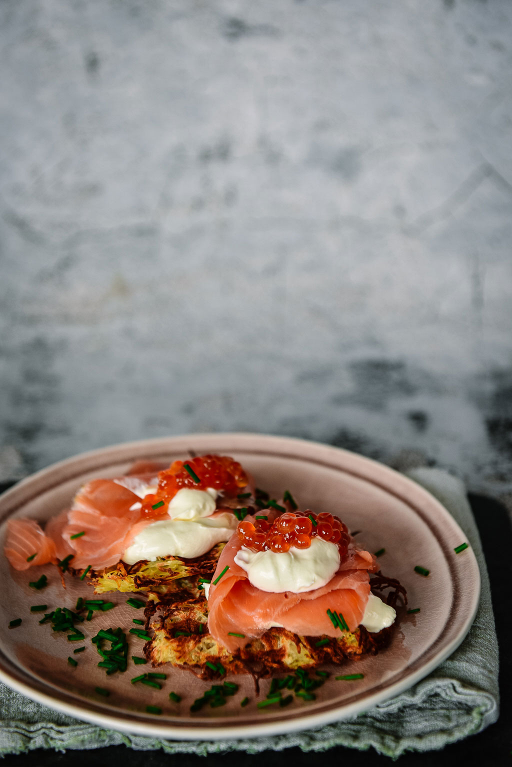 Kartoffelpuffer Aus Dem Waffeleisen Mit Lachs Oder A La Caprese Kochen Macht Glucklich