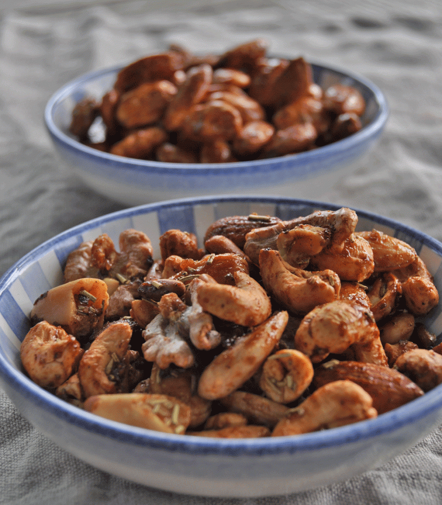 Schneller Kirschkuchen mit Marzipanstreuseln - Kochen macht glücklich