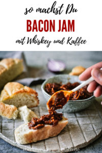 Bacon Jam Rezept klingt nicht nur nach Geschmacksbombe. Bacon Jam ist pures Umami im Glas! Das beste daran: es ist ganz einfachzuzubereiten und in einer guten Stunde fertig. Lecker!