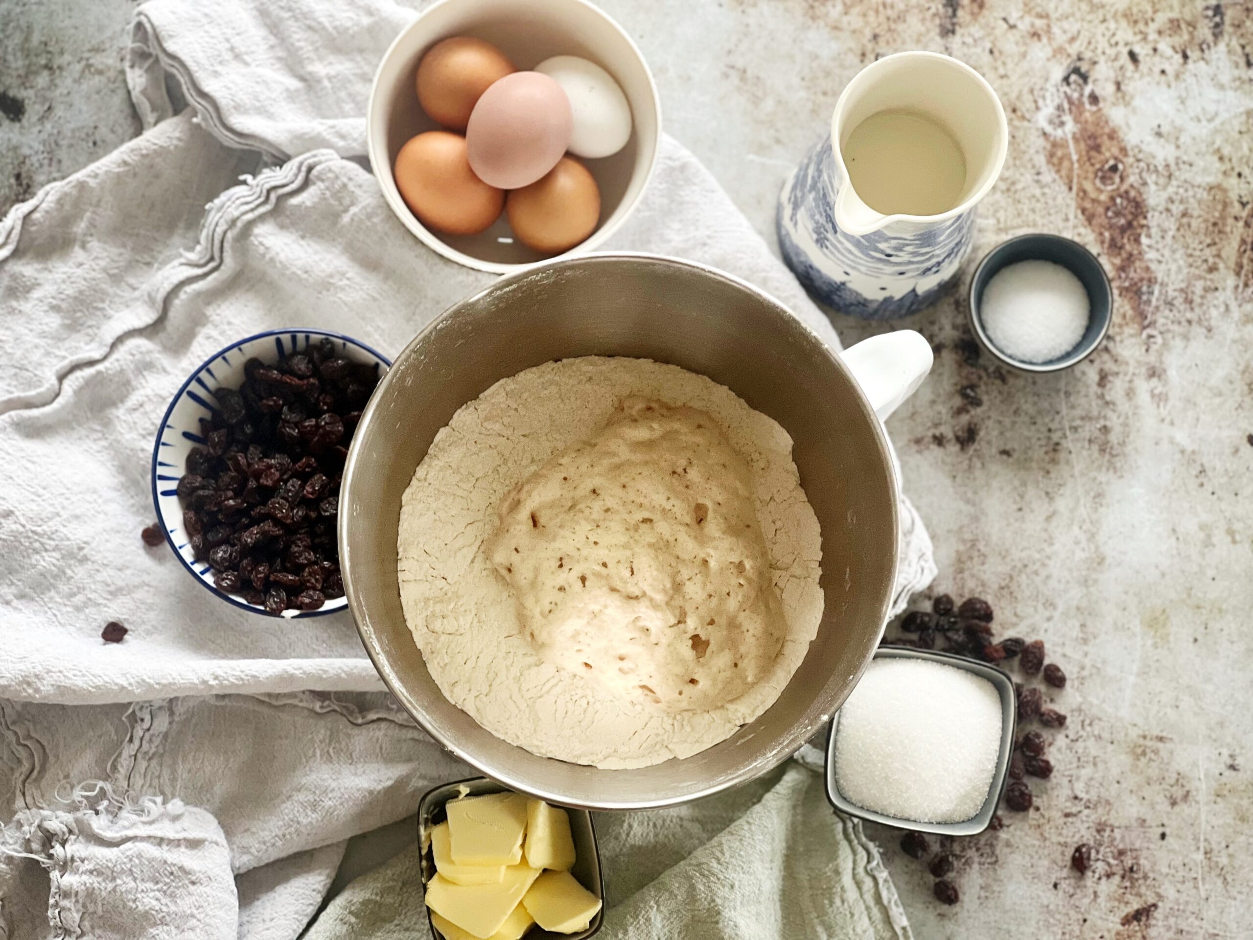 Zutaten für Förtchen Rezept: Eier, Butter, Mehl, Zucker, Rosinen