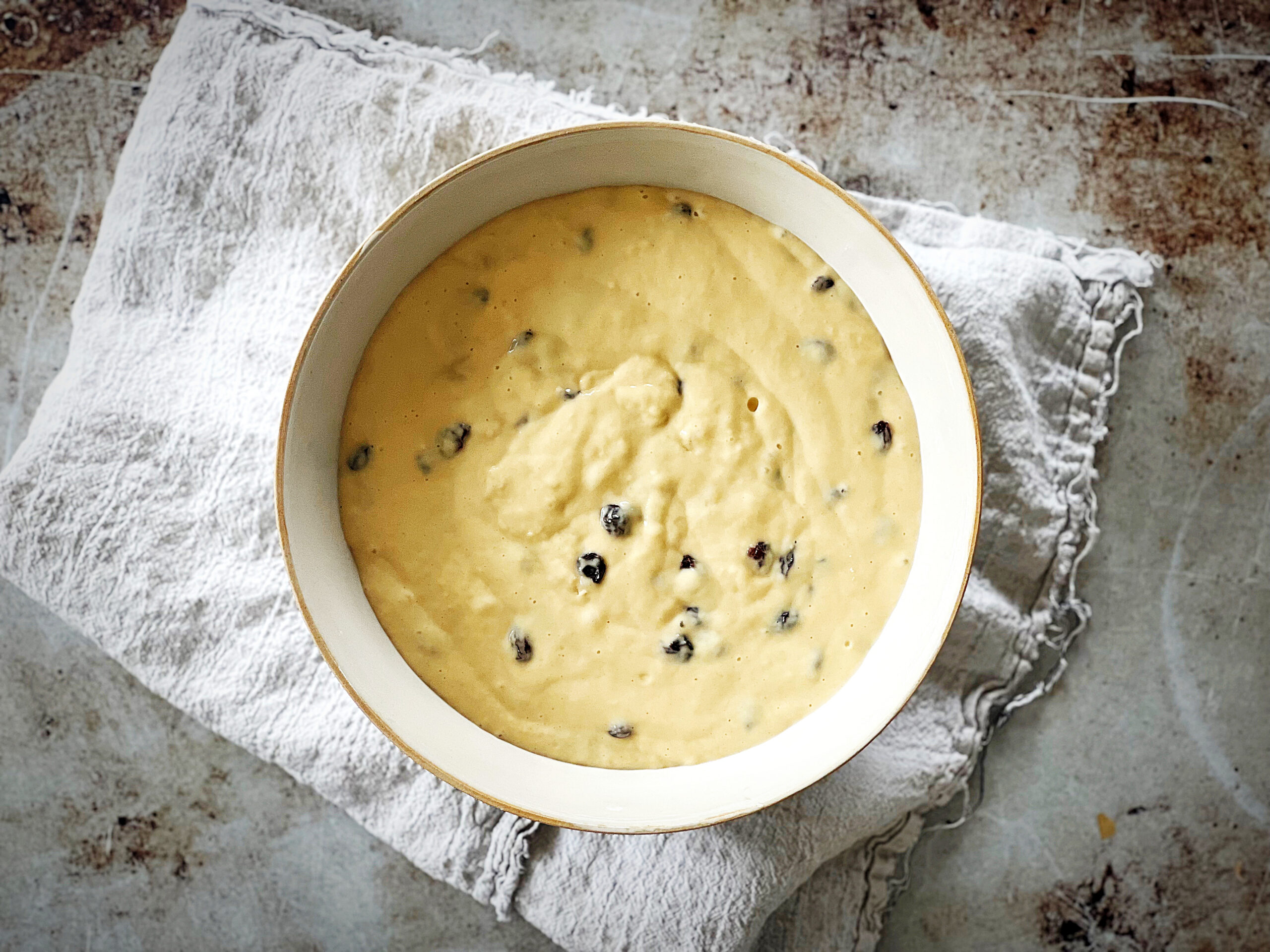 Hefeteig mit Rosinen für Förtchenpfanne Rezept
